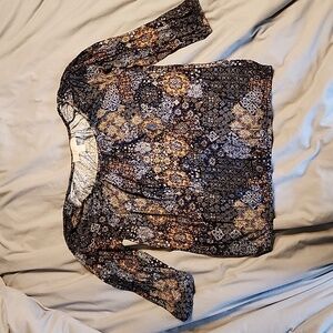M blue patterned 3/4 sleeve top